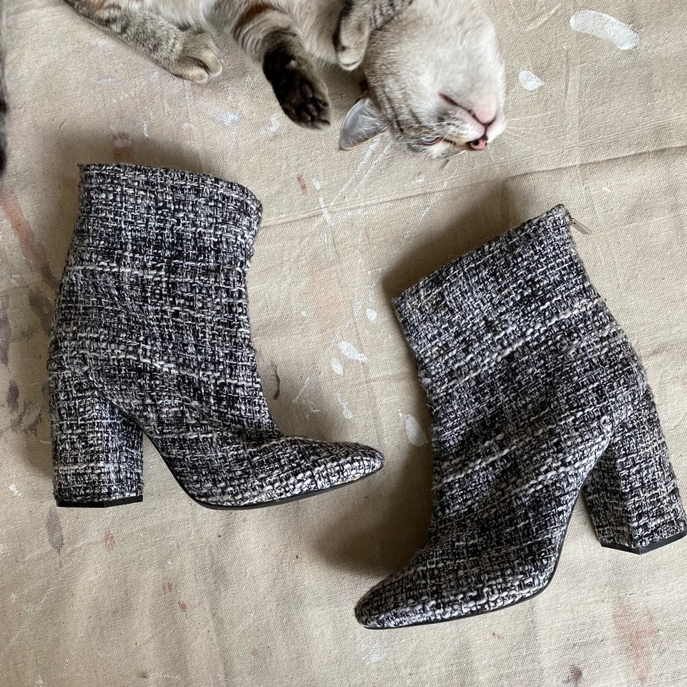 Jessica Simpson b&w tweed boots